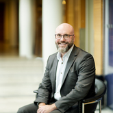 Henrik Smedmark - pressbild_JULIANA FÄLLDIN (2).jpg