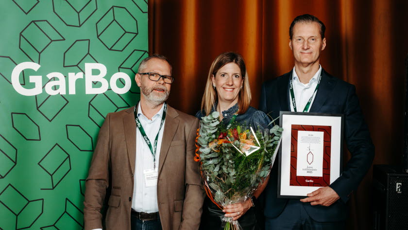 LB-Hus - vinnare av Årets Nollfelsaktör 2025. Här representerade av Gary Mattsson, entreprenad- och teknikchef, Anneli Stenung, försäljnings- och marknadschef, samt Stefan Holmberg, vd.
