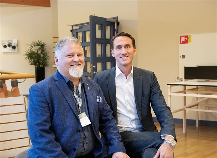 Mattias Lindahl, professor i produktrelaterat miljöarbete vid Linköpings universitet, samt Karl-Johan Linghede, vd för Modular management. 