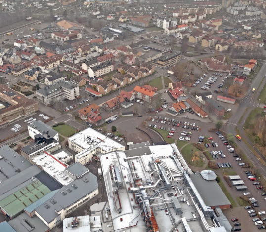 Panoramabild över Nybro - med Kährs i förgrunden.